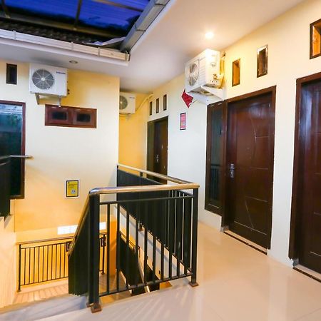 Oyo Life 3064 Mahameru Kost Putra 젬벨 외부 사진